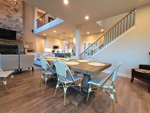 Dining - Beaver Lake Sunset Retreat - Fire Pit, 180° Views on Screened Porch (Rogers)