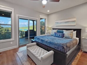 4 camere, una scrivania, ferro/asse da stiro, culla da viaggio