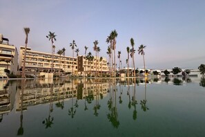 Seasonal outdoor pool - PUNTA BERMEJA PREMIUM BEACH HOTEL (El Puerto de Santa Maria)