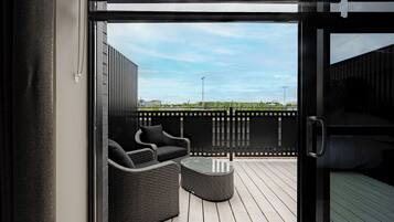 Classic King with Garden Area | Terrace/patio