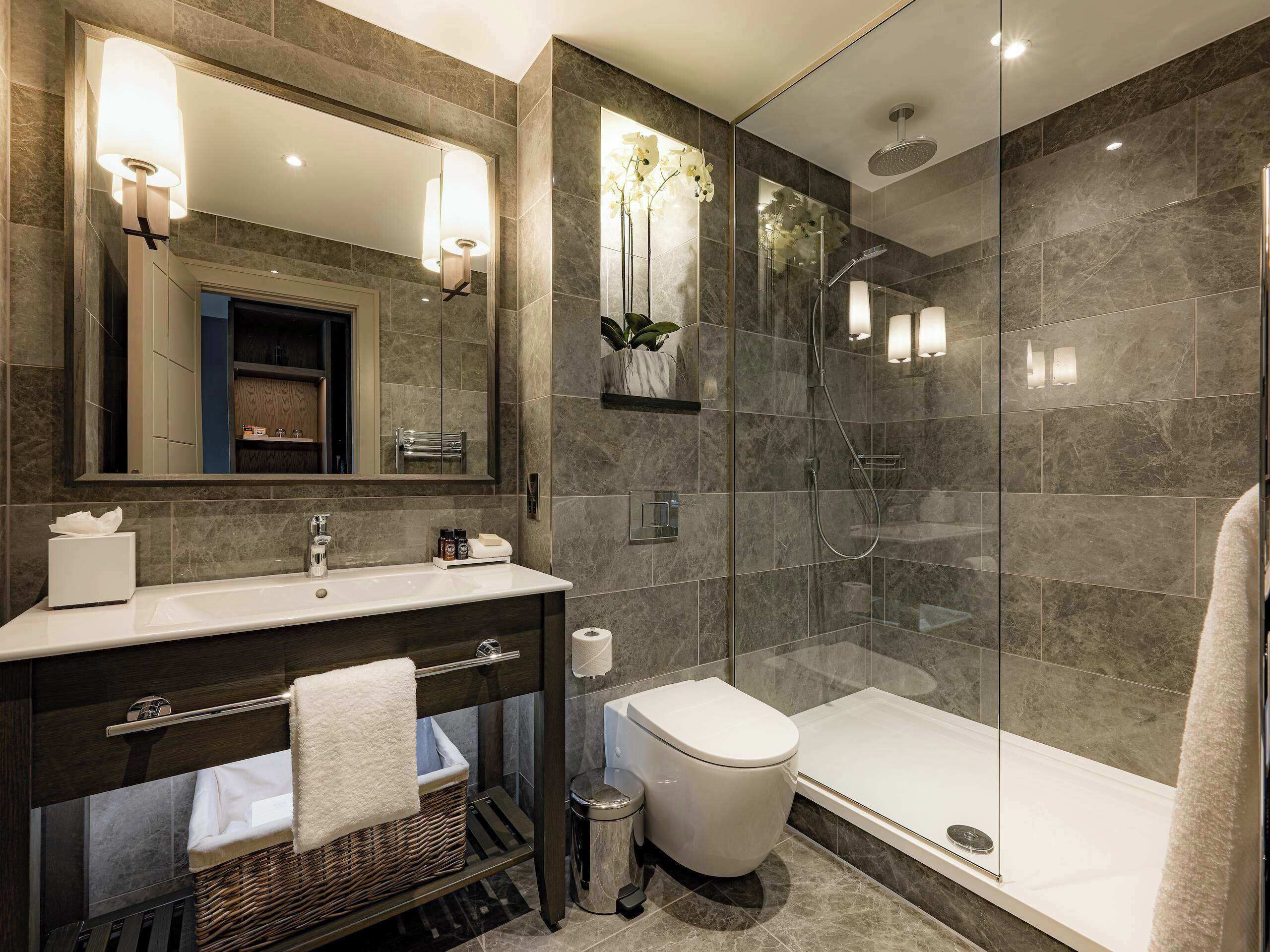 Classic King with Garden Area | Bathroom