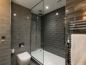 Standard Double Room | Bathroom | Hair dryer, slippers, towels, soap - Dakota Manchester Airport (Manchester)