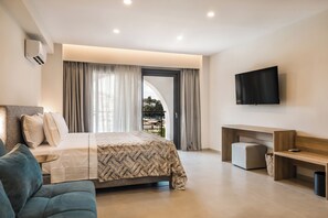 Apartamento luxo, vista para o porto | Cofres nos quartos, cortinas blackout, ferros/tábuas de passar roupa