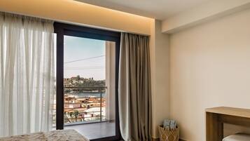 Deluxe Apartment, Harbour View | In-room safe, blackout curtains, iron/ironing board, free WiFi