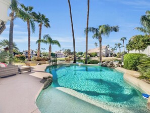 A heated pool - Be a star in this waterfront Fam Glam Hot Pool, Paddle Boat (Chandler)