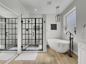 Shower, hair dryer, towels - Be a star in this waterfront Fam Glam Hot Pool, Paddle Boat (Chandler)
