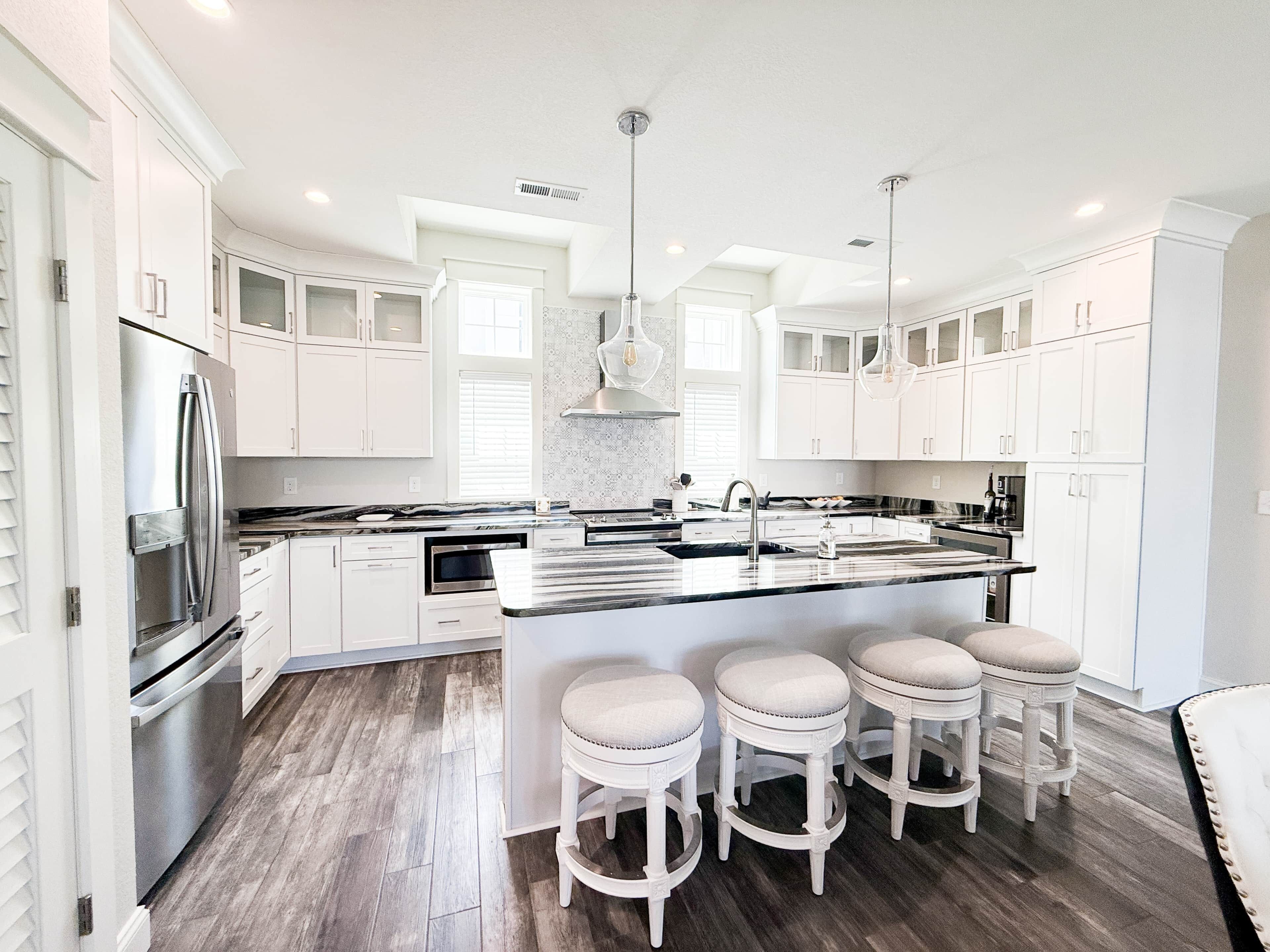 Frigorífic, microones, forn i placa de cuina 