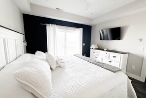 2 bedrooms, iron/ironing board, WiFi, bed sheets - Oceanview Balcony 1 min to Beach & Pool (Kill Devil Hills)