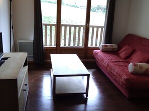 TV - 4 pers. apartment with quiet balcony, pool access (Besse-et-Saint-Anastaise-Super Besse)