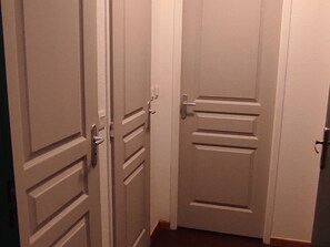 Interior - 4 pers. apartment with quiet balcony, pool access (Besse-et-Saint-Anastaise-Super Besse)