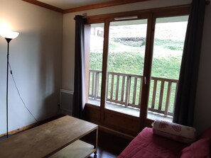 TV - 4 pers. apartment with quiet balcony, pool access (Besse-et-Saint-Anastaise-Super Besse)