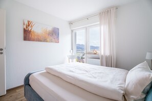 3 chambres, fer et planche à repasser, Wi-Fi, draps fournis