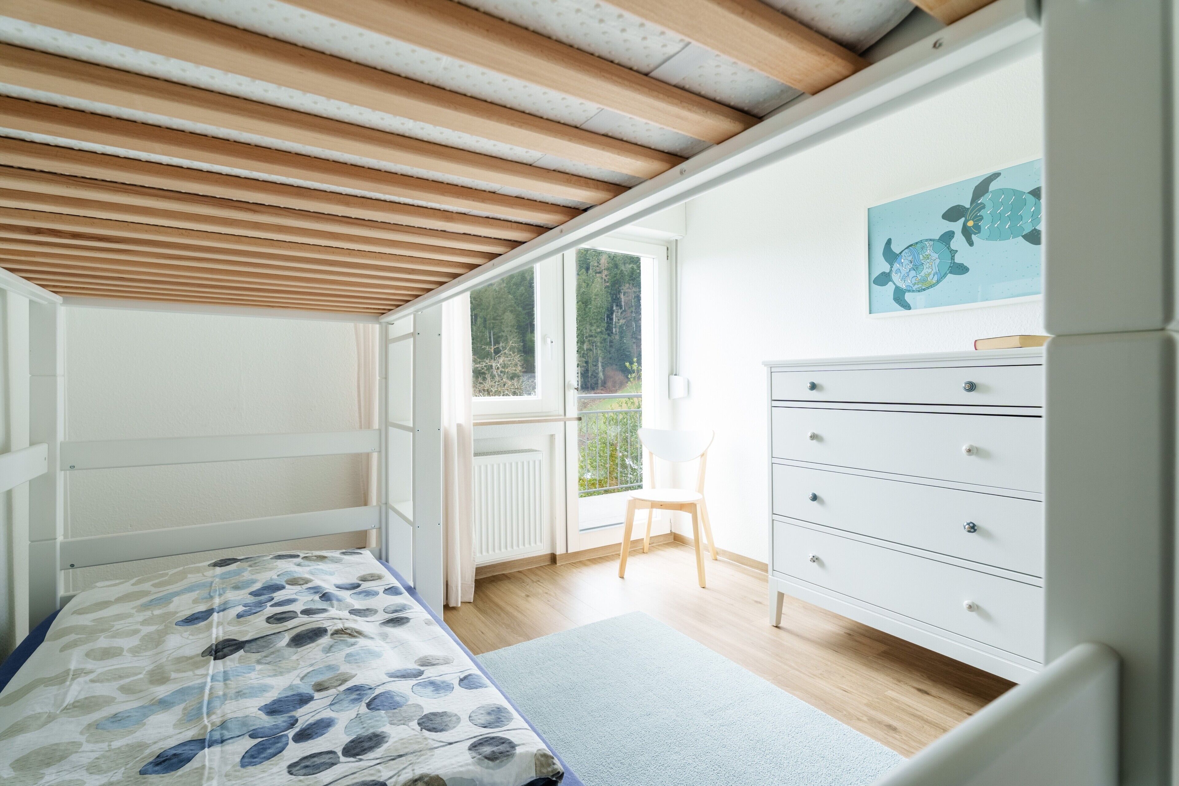 3 habitaciones, tabla de planchar con plancha, wifi y ropa de cama 