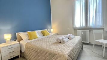 2 Schlafzimmer, BĂŒgeleisen/BĂŒgelbrett, WLAN, BettwĂ€sche