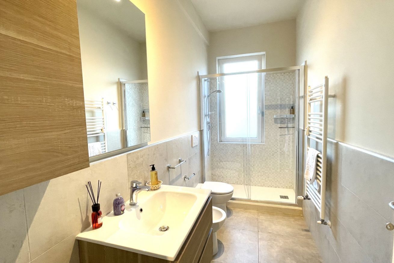 Doccia, asciugacapelli, bidet, asciugamani