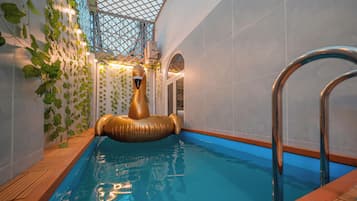 Caja de seguridad en la habitación y escritorio