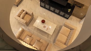 ๊ฐ์ค ๋ด ๊ธ๊ณ , ์ฑ
์, ๋
ธํธ๋ถ ์์
๊ณต๊ฐ, ์๋ง ์ปคํผ