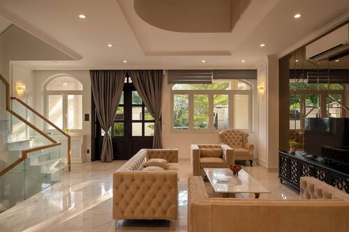 Villa Majestueuse, 5 chambres, accĂšs au salon club, vue jardin