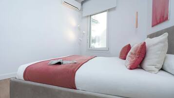 Appartement (1 Bedroom) | 1 slaapkamer, een strijkplank/strijkijzer, beddengoed