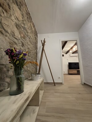 Interior - Holiday Home 'La Caseta De L'Adela' with Mountain View, Wi-Fi and Air Conditioning (Arbúcies)