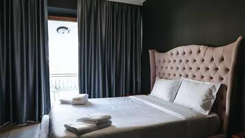 Cortinas blackout, tabla de planchar con plancha y wifi gratis