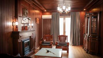 Cortinas blackout, tabla de planchar con plancha y wifi gratis