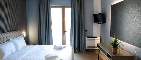 Chambre Double Confort, balcon, vue montagne | Rideaux occultants, fer et planche à repasser, Wi-Fi gratuit