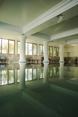Indoor/outdoor pool