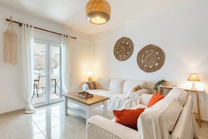 Living area - Marvelous sea view 3-bedroom apartment with AC in Kythnos (Merichas)