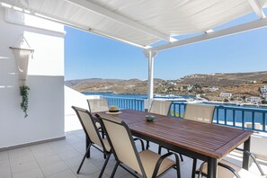 Outdoor dining - Marvelous sea view 3-bedroom apartment with AC in Kythnos (Merichas)