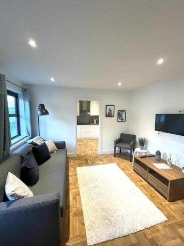 Prosper House Apartment 5 - Stylish City Living