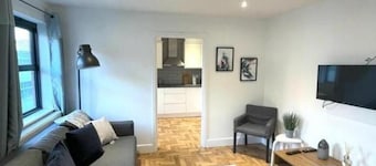 Prosper House Apartment 5 - Stylish City Living