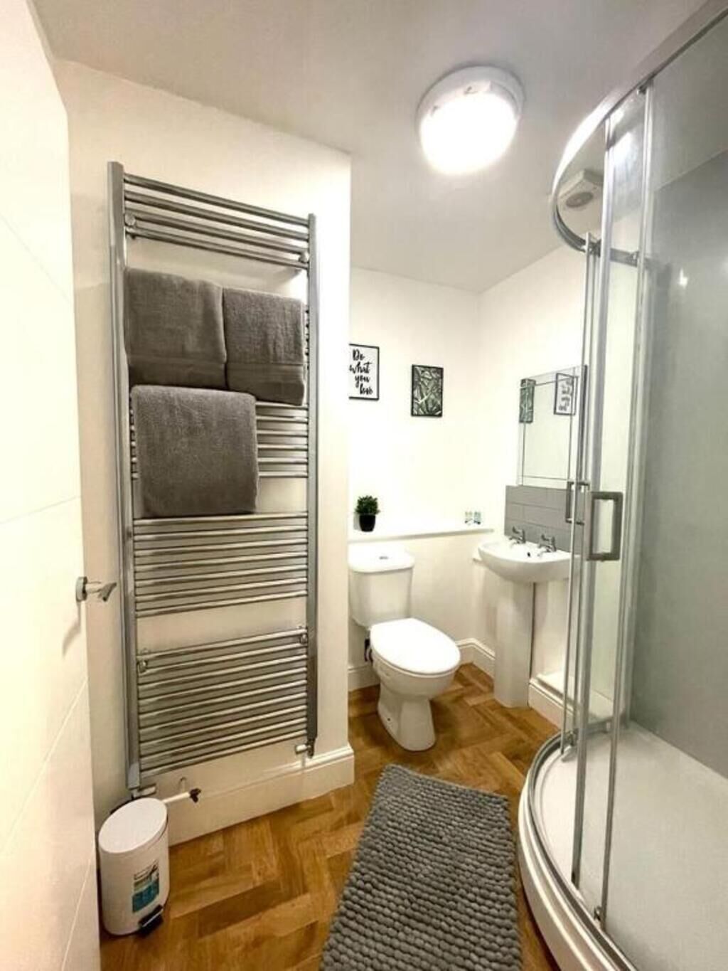 Hårtørrer, håndklæder, Toiletpapir