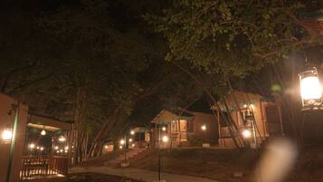 Executive Cottage, Private Bathroom, Garden View | In-room safe, laptop workspace, iron/ironing board, free WiFi