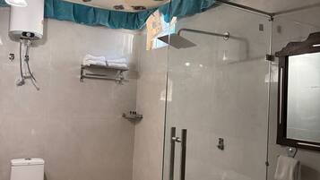 Classic Cottage, Private Bathroom, Garden View | Bathroom | Shower, hair dryer, slippers, towels