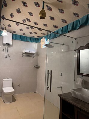 Classic Cottage, Private Bathroom, Garden View | Bathroom | Shower, hair dryer, slippers, towels