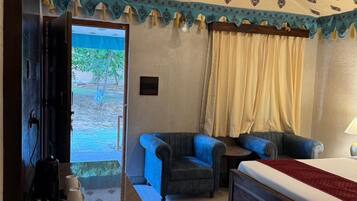 Executive Cottage, Private Bathroom, Garden View | In-room safe, laptop workspace, iron/ironing board, free WiFi