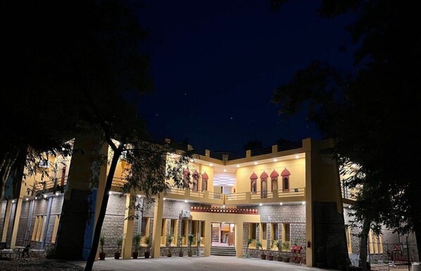 ด้านหน้าที่พัก