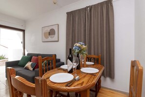 Dining - Las Floritas 33 - One Bed (Playa de las Américas)