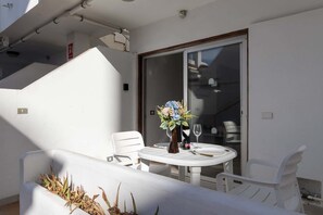 Outdoor dining - Las Floritas 33 - One Bed (Playa de las Américas)
