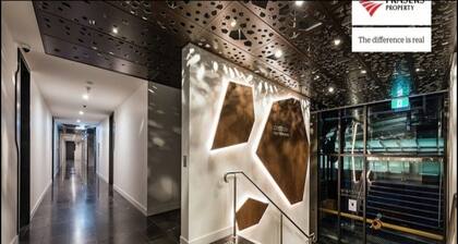 Centrale Metro Penthouse • Views • Parking