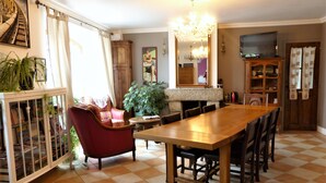 Living area - Demeure des tilleuls (Locquénolé)