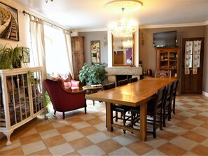 Living area - Demeure des tilleuls (Locquénolé)