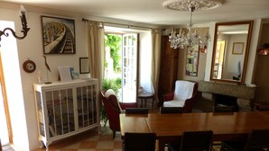 Living area - Demeure des tilleuls (Locquénolé)