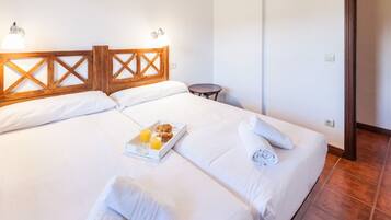 4 bedrooms, desk, iron/ironing board, WiFi