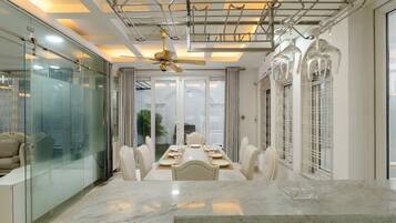 Grand Villa, 6 Bedrooms, Club Lounge Access, City View | Egyptian cotton sheets, premium bedding, down comforters