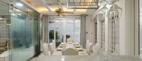 Grand Villa, 6 Bedrooms, Club Lounge Access, City View | Egyptian cotton sheets, premium bedding, down comforters