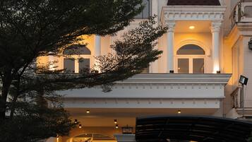 Presidential Villa, 6 Bedrooms, Club Lounge Access, City View | Reception