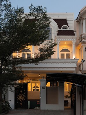 Presidential Villa, 6 Bedrooms, Club lounge access, City View | Reception