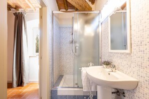 Shower, free toiletries, hair dryer, towels